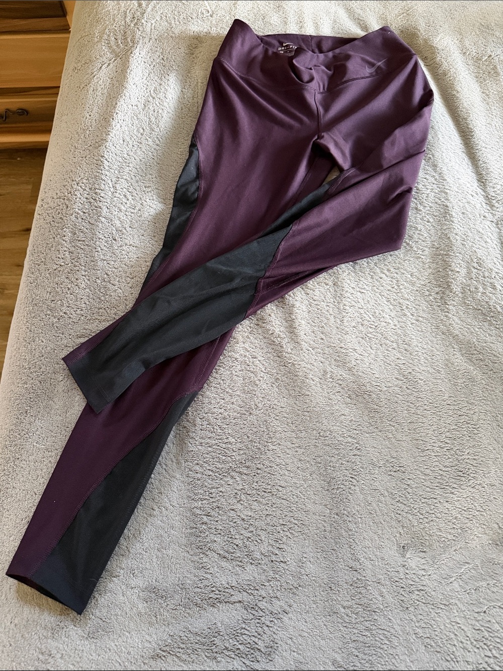 Nike Women's Plum and Black Colorblock Leggings